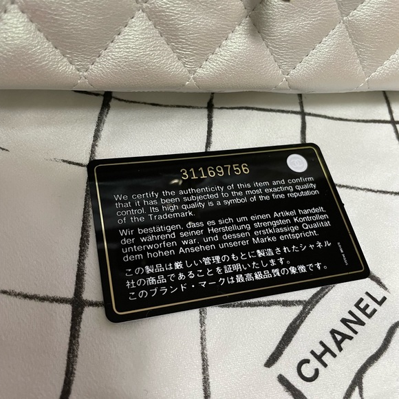 Chanel White Classic Flap Handbag 2021 - Picture 12 of 16